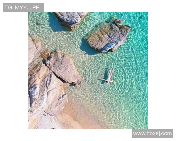 比基尼时尚演变与文化象征探索：从海滩到街头的独特魅力